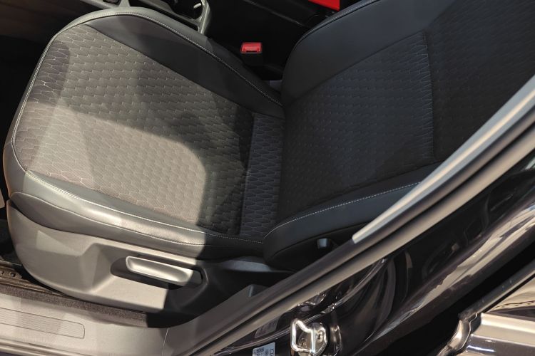 大众 途观L 2017款 330TSI 自动两驱风尚版局部细节19