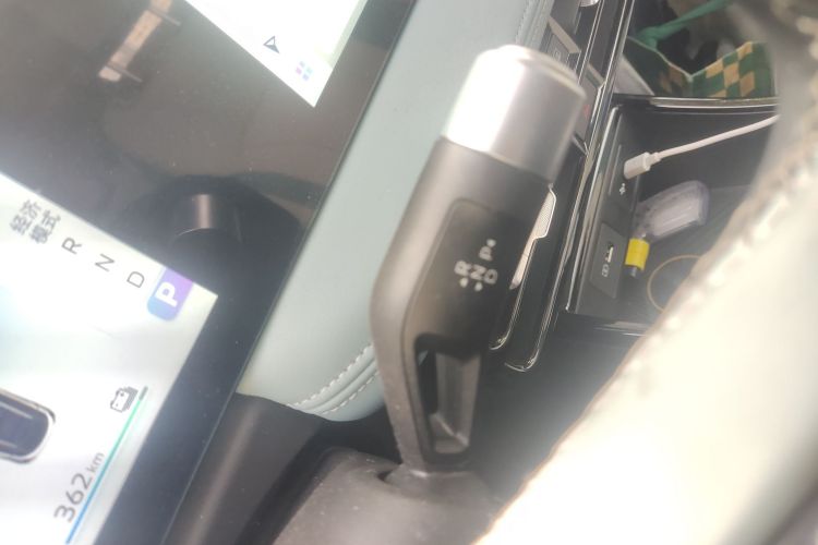 吉利几何E萤火虫 2024款 401km 萤光中控内饰18