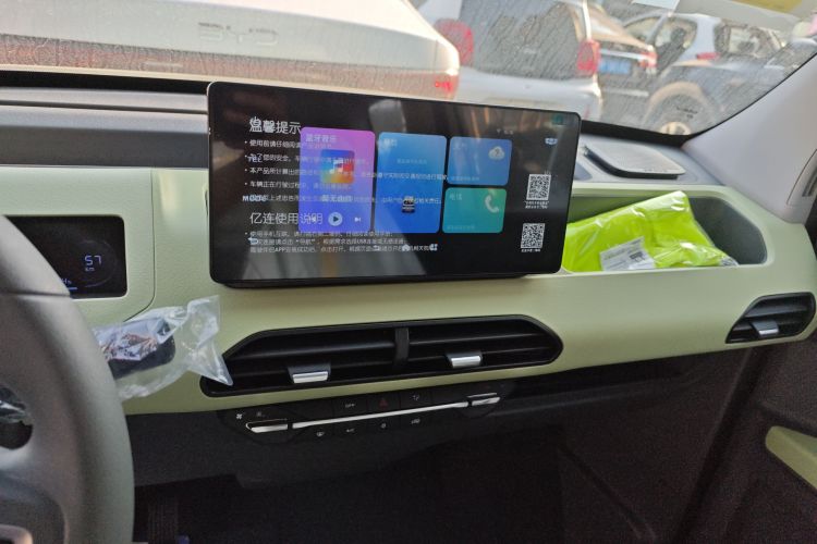 吉利银河 2024款 熊猫mini 200km 耐力熊中控内饰16