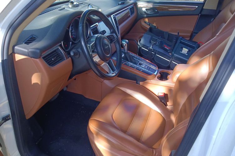 众泰SR9 2017款 2.0T 自动极致之心版中控内饰19