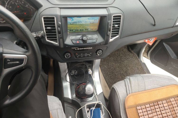 猎豹汽车 猎豹Q6 2015款 2.4L 手动四驱卓越型中控内饰18