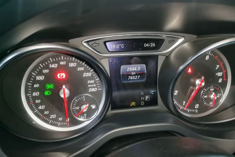 奔驰CLA 2019款 CLA 200 动感型中控内饰14