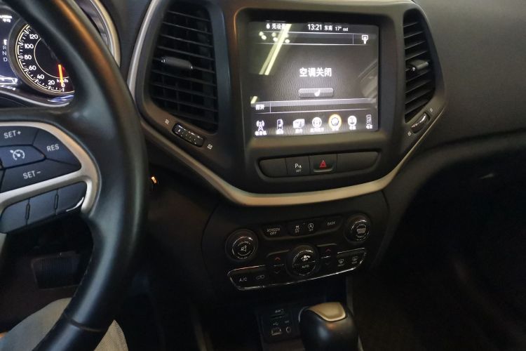 Jeep 自由光 2016款 2.4L 领先智能版中控内饰16