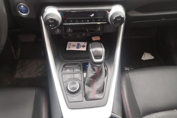 丰田 威兰达新能源 2021款 高性能版 2.5L 四驱劲擎版中控内饰18