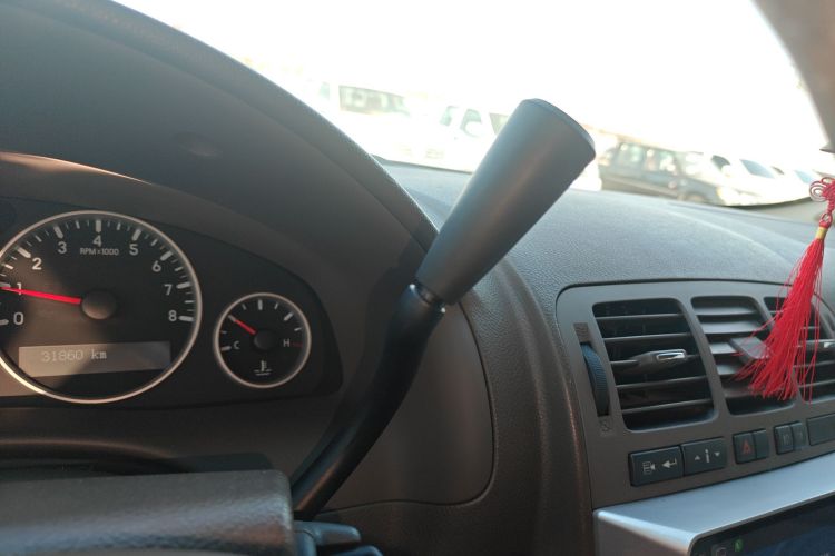 别克GL8 2014款 2.4L 经典版中控内饰18