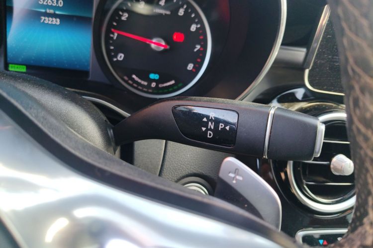 奔驰C级 2019款 C 260 运动版 4MATIC中控内饰18