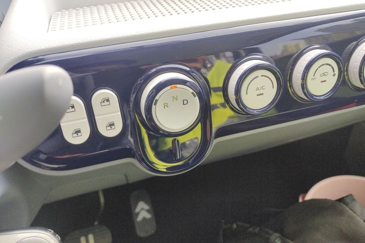 奔腾小马 2024款 170km 活力马中控内饰18