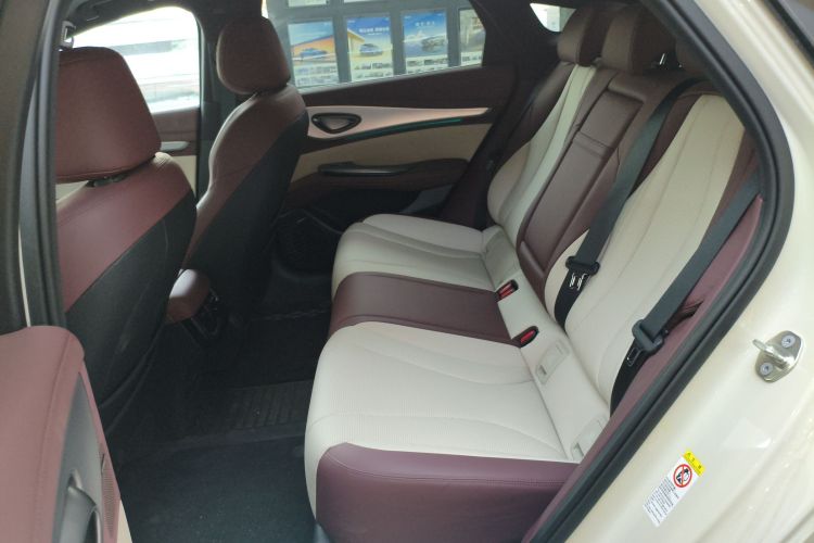 比亚迪 海豹07 DM-i 2025款 智驾版 DM-i 1.5L 125km 尊贵型中控内饰7004