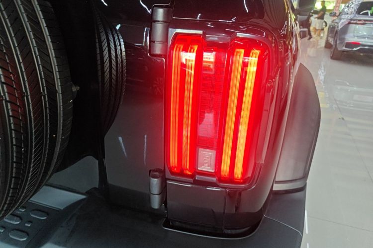 坦克300 2021款 越野版 2.0T 征服者车身外观6006