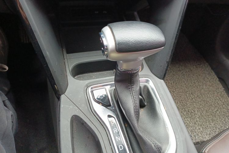 广汽传祺 传祺GS4 2017款 235T 自动两驱精英版局部细节18