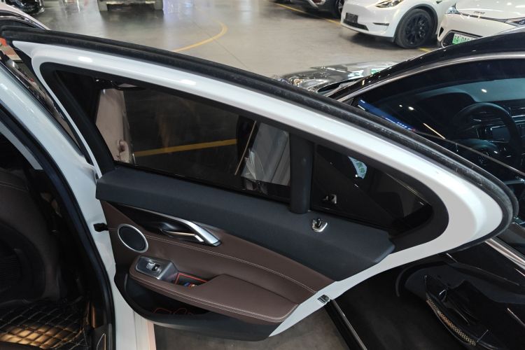 宝马1系 2019款 120i M运动套装中控内饰7004