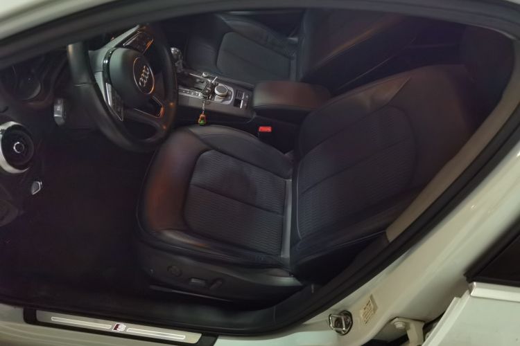 奥迪A3 2018款 30周年年型 Limousine 35 TFSI 时尚型局部细节19