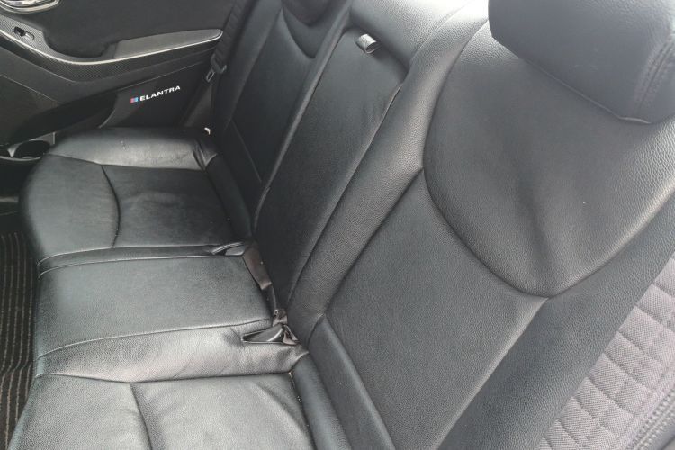 现代 朗动 2012款 1.6L 手动领先型中控内饰21