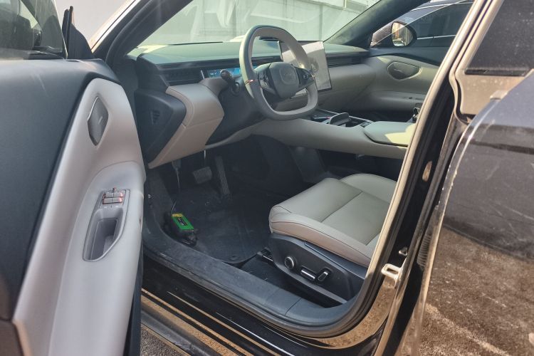 领克Z10 2025款 95kWh 702km四驱Halo中控内饰7003