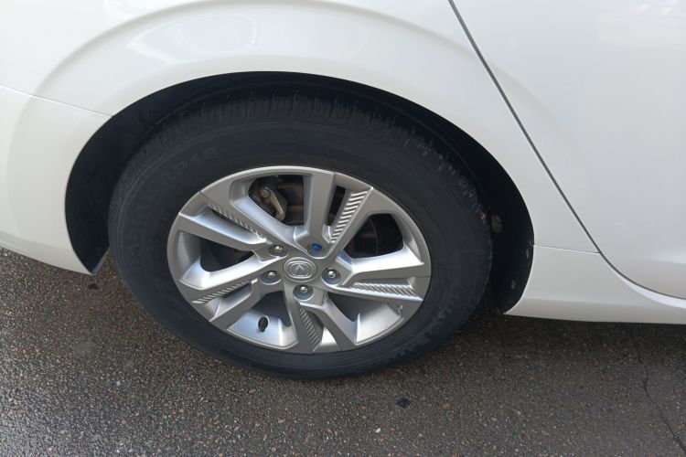 长安 逸动 2019款 1.6L GDI 手动超值版 国VI车身外观6008