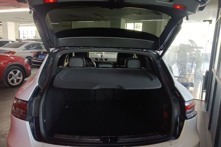 保时捷 2020款 Macan 2.0T机舱底盘23