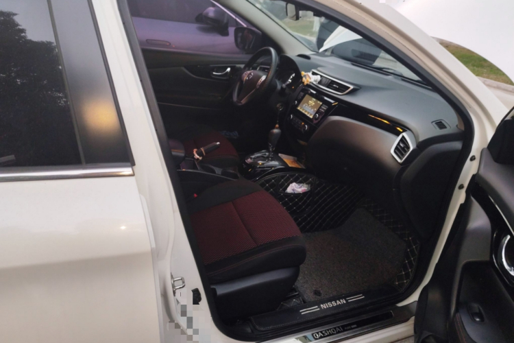 日产 逍客 2016款 2.0L CVT精英版局部细节9005