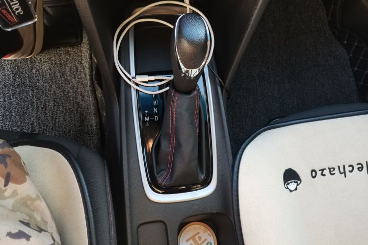 雪佛兰 科鲁泽 2019款 Redline 320T 双离合欢快版 国VI中控内饰18