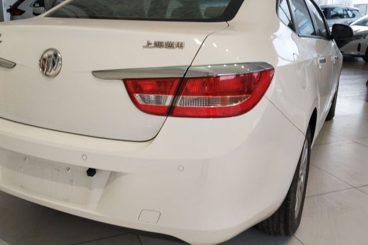 别克 英朗 2013款 GT 1.6L 自动时尚版车身外观9