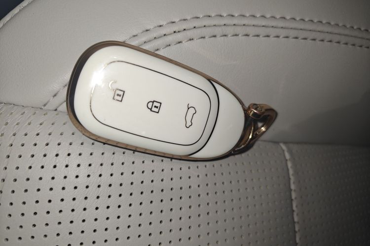 理想汽车 理想ONE 2021款 增程6座版中控内饰7001