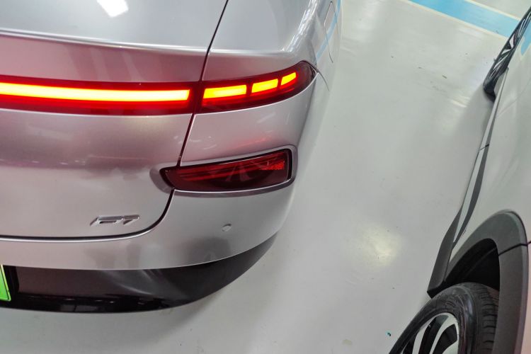 小鹏P7 2022款 670N+车身外观9