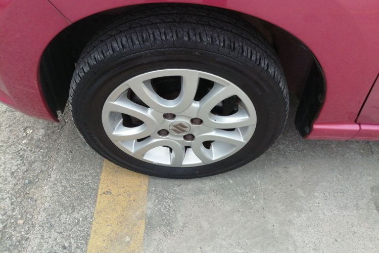 铃木 奥拓 2013款 1.0L 自动豪华型车身外观6007