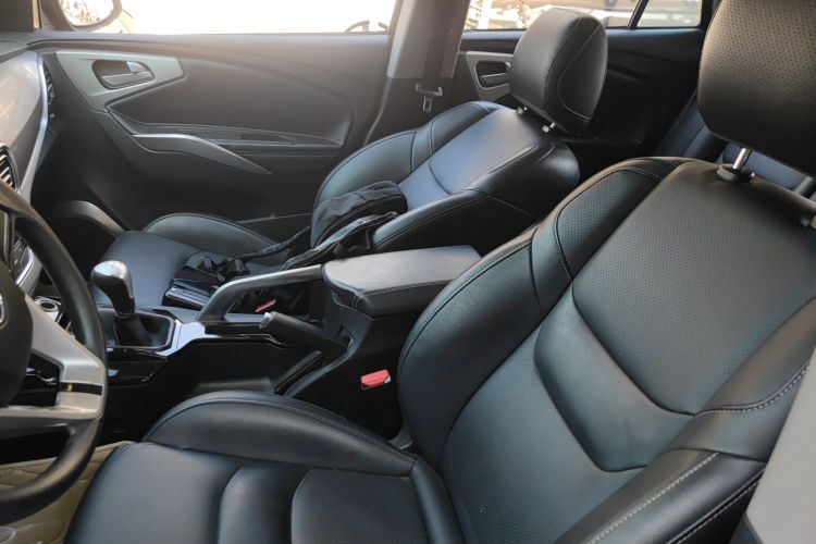 海马S5 2019款 160 手动豪华型局部细节19