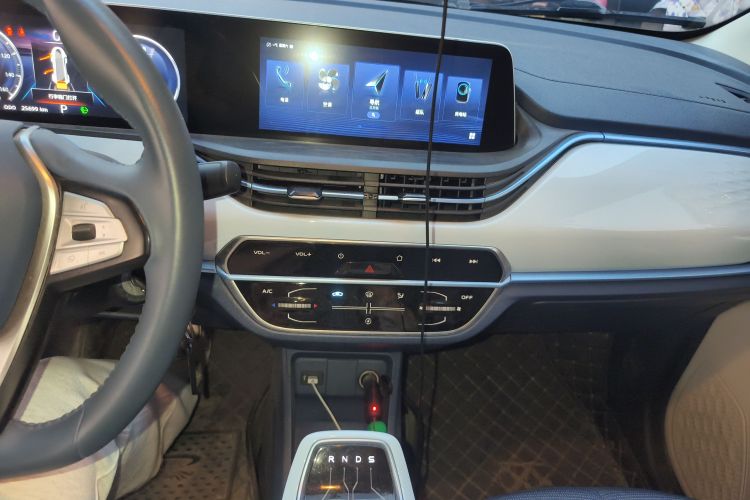 长安欧尚 奔奔E-Star 2022款 赏心版 多彩款 磷酸铁锂中控内饰16