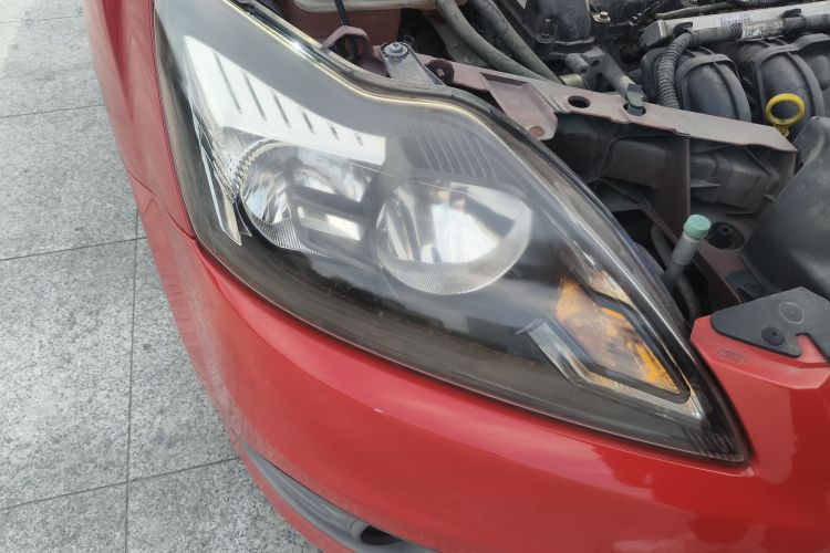 福特 福克斯 2013款 两厢经典 1.8L 自动基本型车身外观8