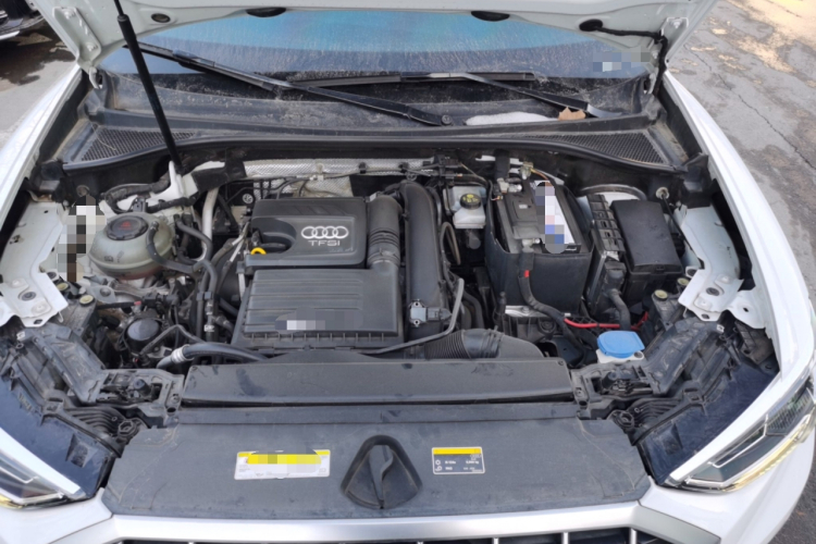 奥迪Q3 2019款 35 TFSI 时尚致雅型机舱底盘24