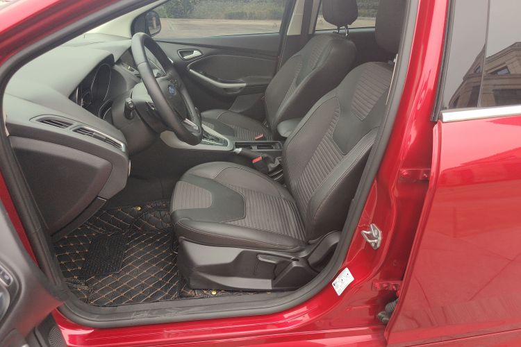 福特 福克斯 2015款 两厢 EcoBoost 180 自动运动型中控内饰19