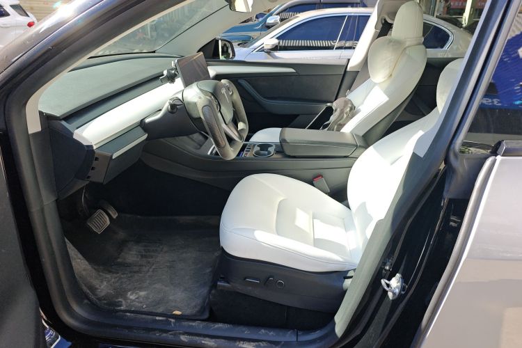 特斯拉 Model Y 2021款 标准续航后驱版局部细节19