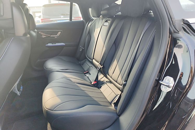 奔驰EQE 2025款 500 4MATIC 先锋版中控内饰7004