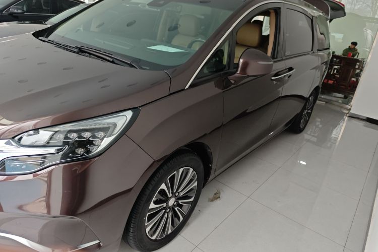 别克GL8 2020款 ES陆尊 653T 豪华型车身外观4