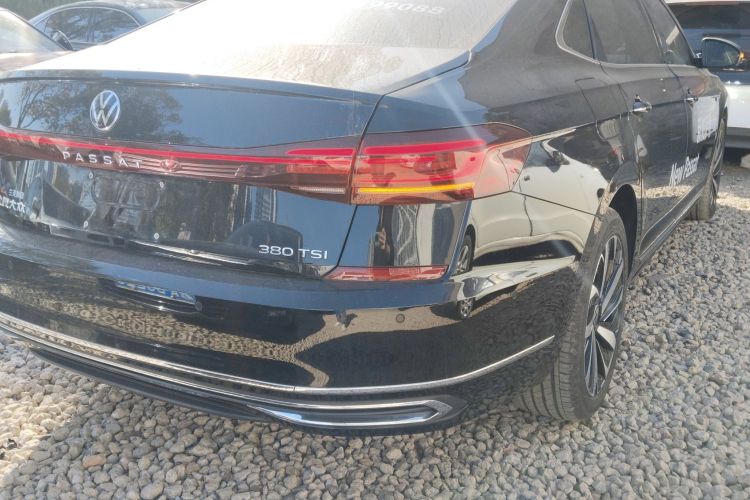 大众 帕萨特 2024款 380TSI 龙耀版车身外观9