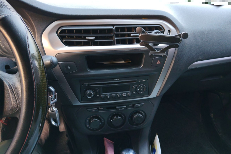 标致301 2014款 1.6L 自动舒适版中控内饰16