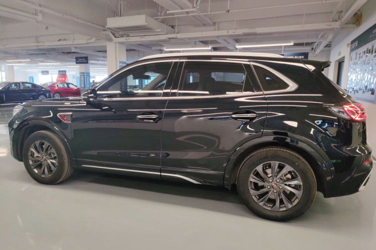 红旗HS5 2023款 2.0T 旗享Pro版车身外观4