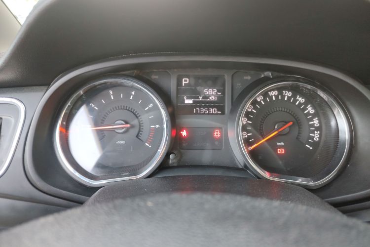 雪铁龙C3-XR 2015款 1.6L 自动先锋型中控内饰14