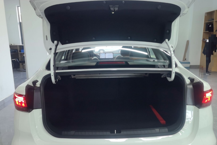 吉利汽车 帝豪 2025款 第4代 1.5L CVT旗舰型机舱底盘23