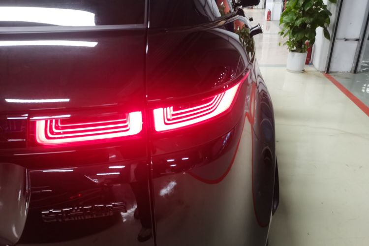 路虎 揽胜极光 2023款 极光L 249PS 科林斯古铜特别版车身外观9