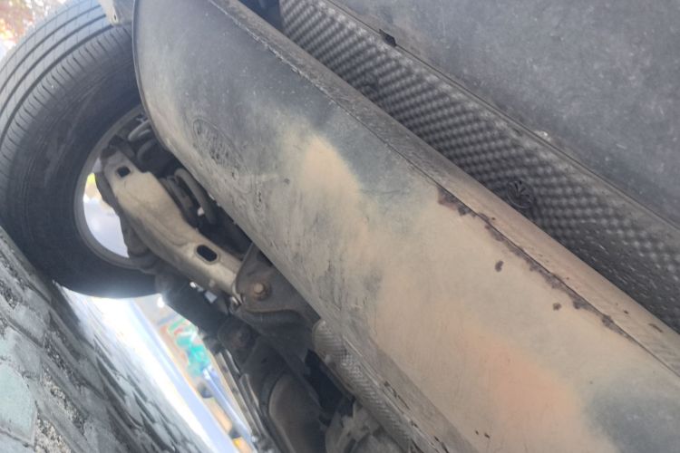 路虎 发现神行 2016款 2.0T SE局部细节9009