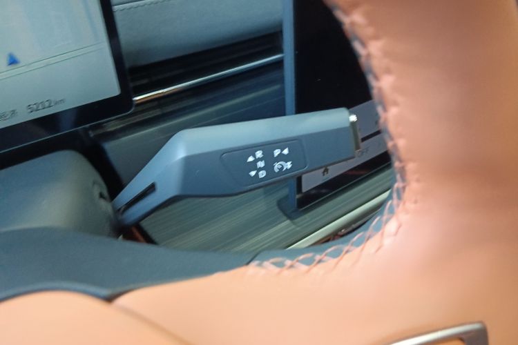 东风奕派 eπ007 2025款 纯电 565四驱Max领航版中控内饰18