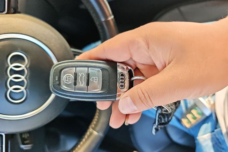 奥迪A4L 2015款 35 TFSI 自动标准型中控内饰11