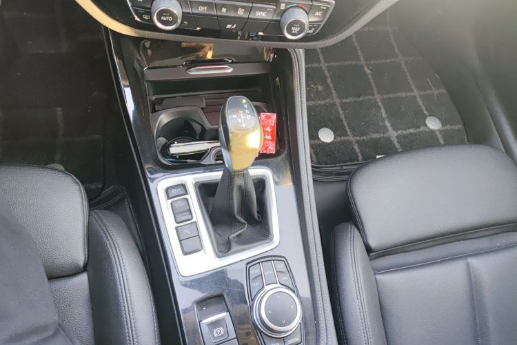 宝马1系 2018款 改款 120i 设计套装型局部细节18