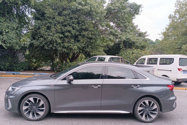 奥迪A3 2024款 A3L Limousine 35 TFSI 时尚运动型车身外观4