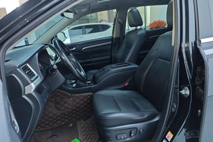 丰田 汉兰达 2021款 2.0T 四驱尊贵版 7座中控内饰19