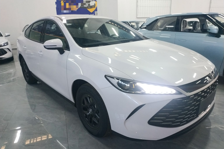 比亚迪 秦PLUS 2025款 DM-i 智驾版 128KM进取型车身外观3