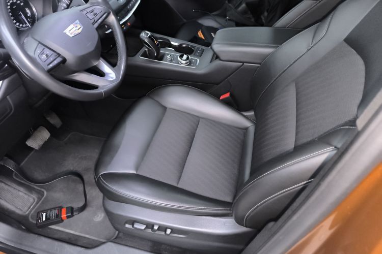 凯迪拉克XT4 2018款 28T 两驱技术型中控内饰19