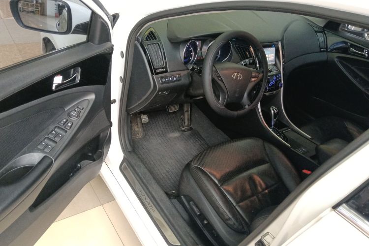 现代 索纳塔 2014款 2.0L 自动豪华版中控内饰20