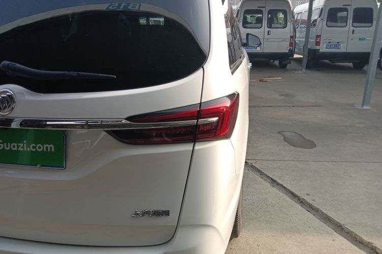 别克GL8 2023款 改款 陆上公务舱 豪华型车身外观9